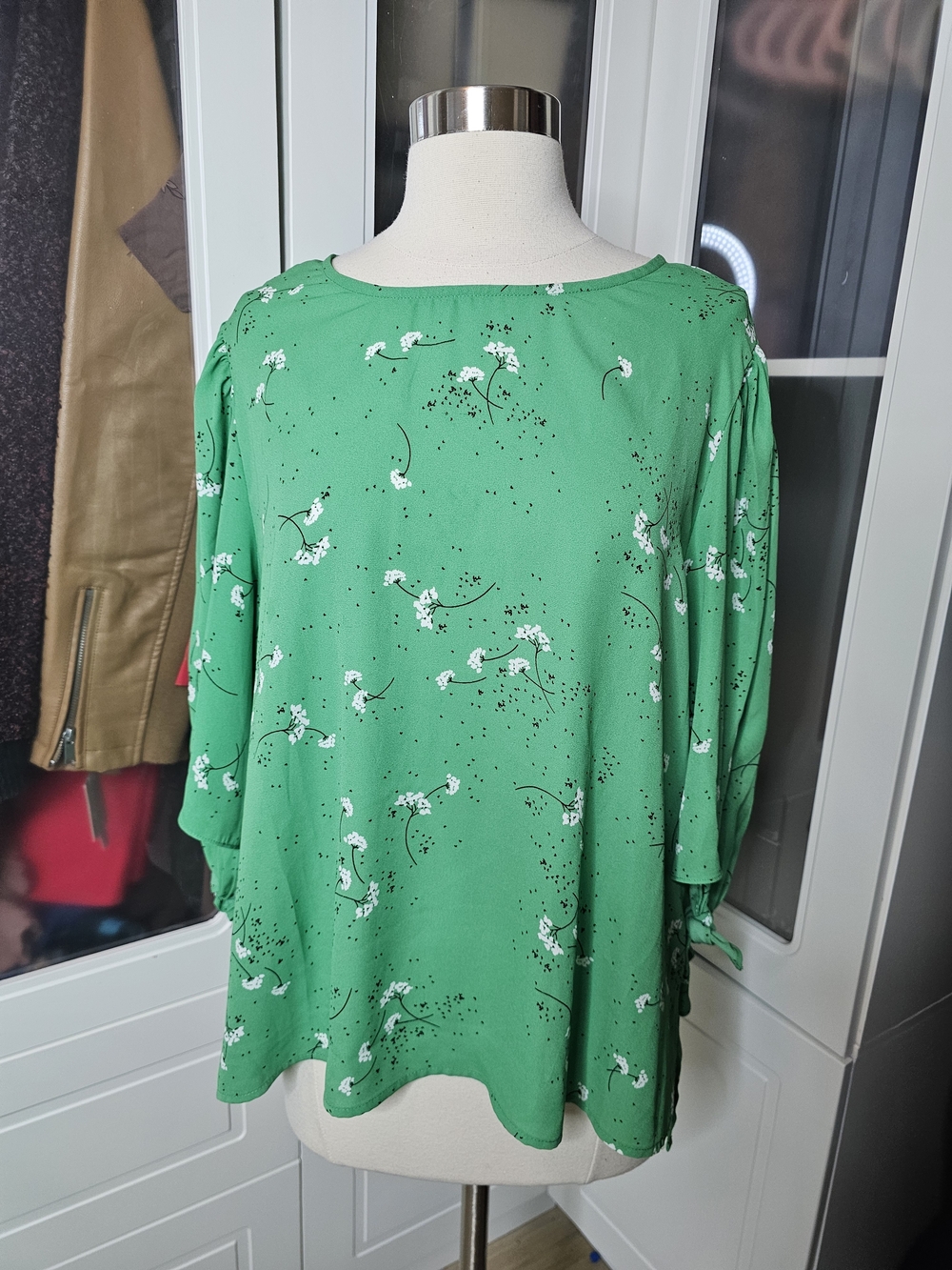 CeCe Green Floral Tie-Sleeve Blouse